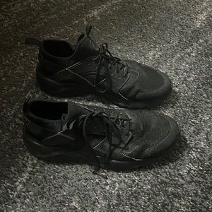 Mens Nike tennis shoes